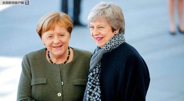 英首相特雷莎·梅就延期脱欧与德国总理默克尔会谈