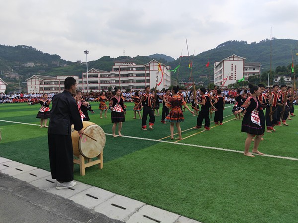 贵州剑河：民族中学举办首届师生水鼓舞大赛