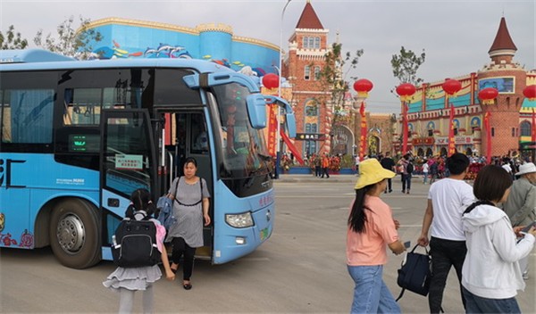 青海西宁：新华联旅游城旅游公交专线上线运营