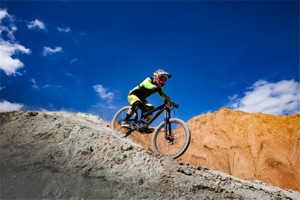 2019贵德国家地质公园国际自行车速降赛8月23日开赛