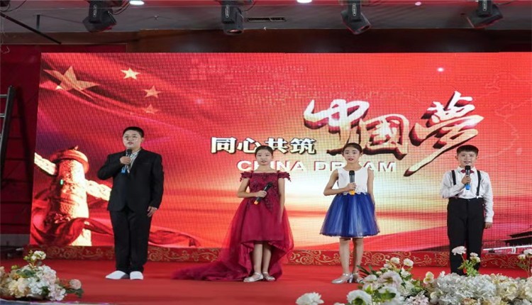 河北省遵化市庆祝新中国七十周年大型诗词朗诵会暨同主题书画展览盛大开幕。