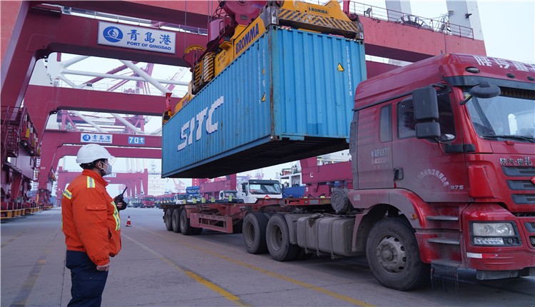 所有环节直通式放行  60吨防疫物资  迅速从山东港口青岛港接卸发运