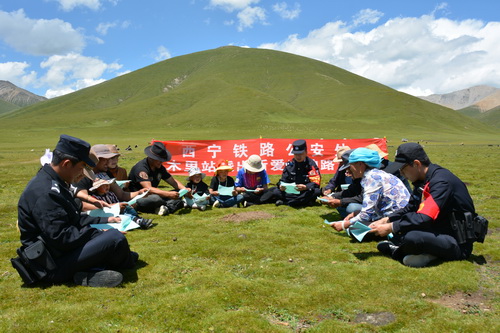 青海省海拔4000米的流动课堂