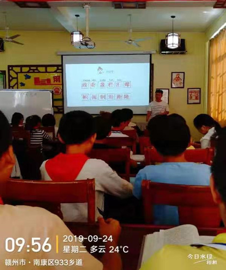 江西赣州：新进教师展风采    同伴互助促成长 