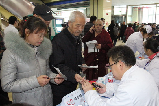 青海红十字医院举行心梗救治日义诊活动