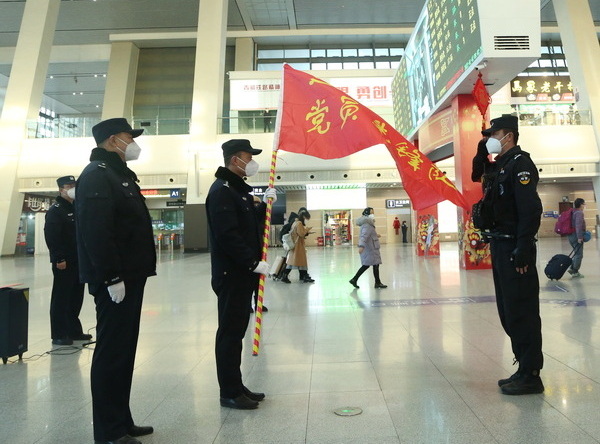 西宁春运首日：擎旗再绘新篇、护航旅途平安