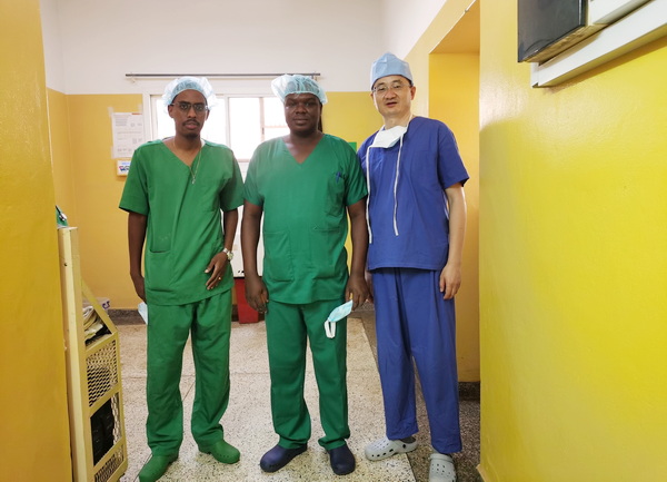 手把手，中非情——大王子医院完成布隆迪全国公立医院首例前列腺电切术