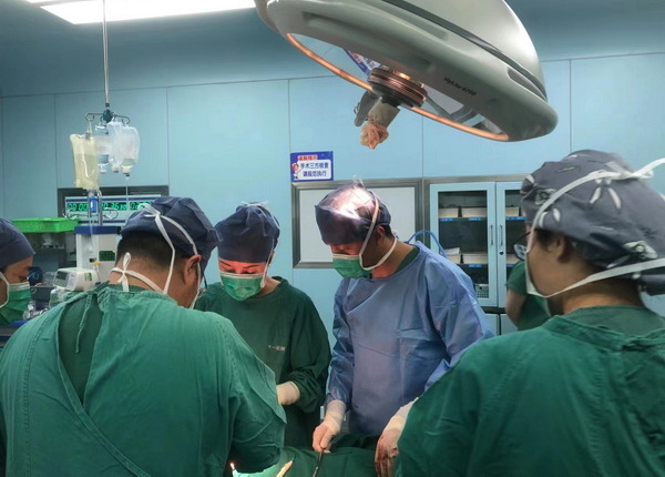 西宁市第一人民医院妇科为子宫内膜癌晚期患者成功实施手术